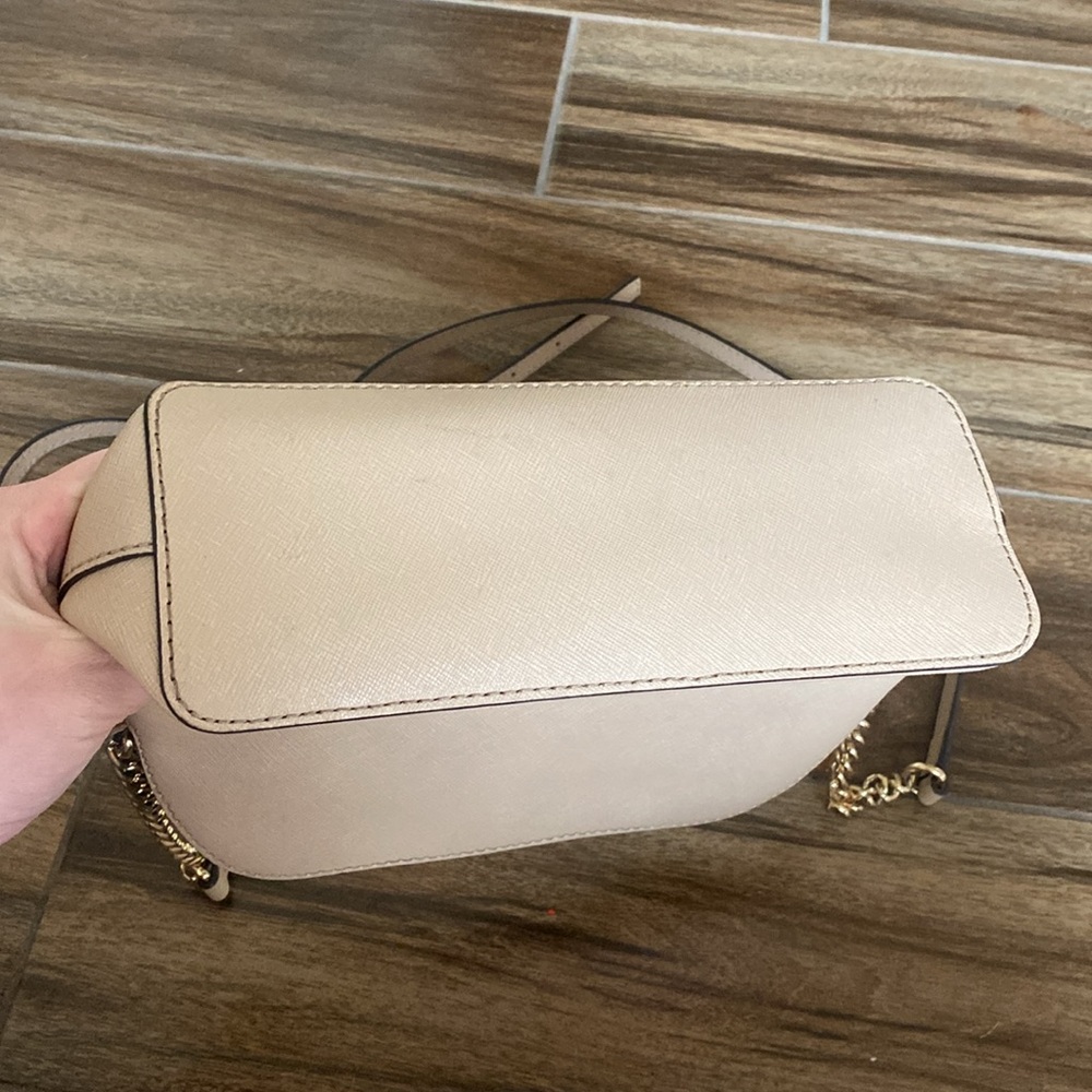 💋Michael Kors Cream Crossbody Bag! - Picture 8 of 10